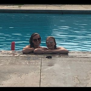 Meet your Posher, Cece